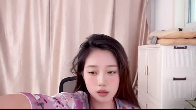 yiyi5588 online show from March 8, 2026, 2:04 am