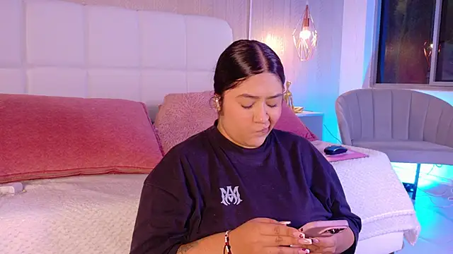 Snapshot of Leah_Bensson chatting on September 12, 2025, 3:45 pm Leah Bensson online show from September 12, 2025, 3:45 pm