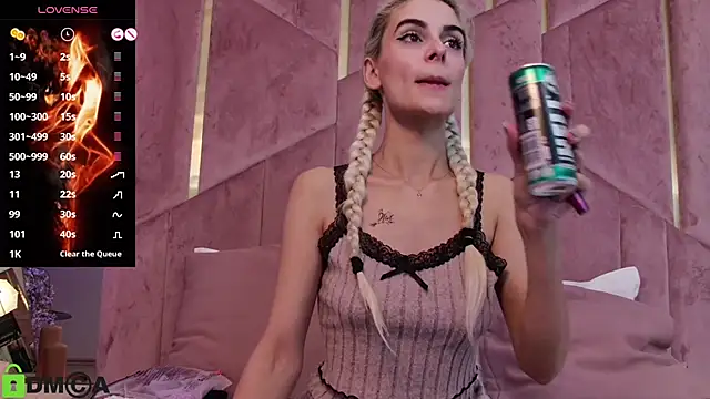 SelenaDaze online show from December 3, 2025, 5:30 am