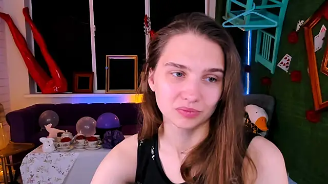 TessaMill online show from September 23, 2025, 5:14 am