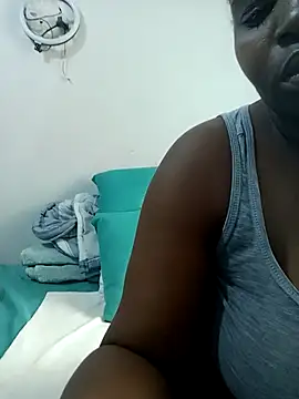 ShySexyBaddiexx online show from November 13, 2025, 9:35 am