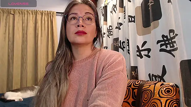 Snapshot of Emma_Henderson chatting on October 16, 2025, 10:45 am Emma Henderson online show from October 16, 2025, 10:45 am