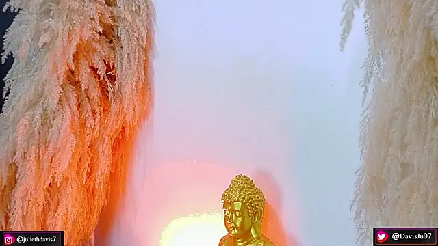 JulietaDavis online show from April 15, 2026, 9:37 am