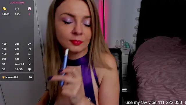 Snapshot of LovelyAria_ chatting on November 17, 2025, 9:30 pm LovelyAria online show from November 17, 2025, 9:30 pm