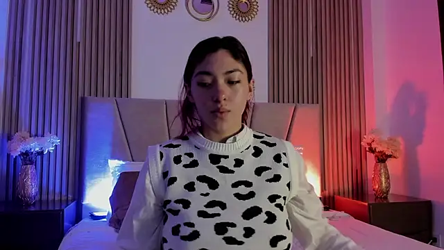 Victoria Beaumont online show from January 11, 2026, 12:01 pm