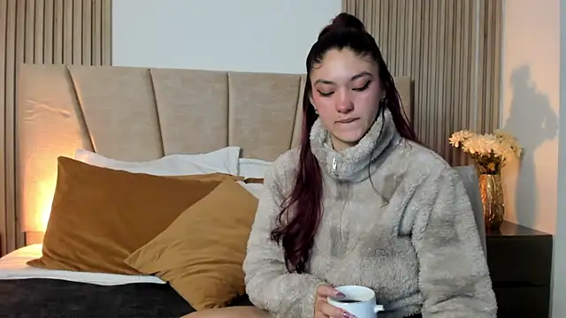 Victoria Beaumont online show from October 4, 2025, 12:17 pm