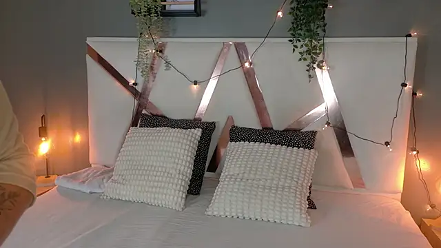 JenaCooper  online show from November 7, 2025, 2:27 am