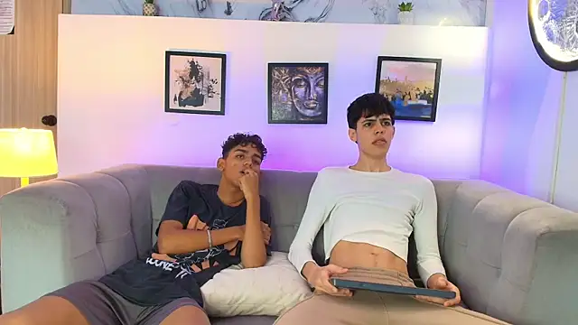 TWINKS FRIENDS online show from April 17, 2026, 1:36 pm
