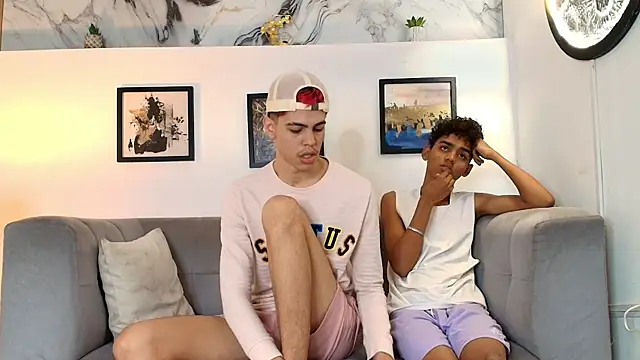 Snapshot of TWINKS_FRIENDS chatting on May 22, 2026, 1:31 pm TWINKS FRIENDS online show from May 22, 2026, 1:31 pm