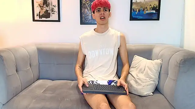 Snapshot of TWINKS_FRIENDS chatting on May 31, 2026, 5:29 pm TWINKS FRIENDS online show from May 31, 2026, 5:29 pm