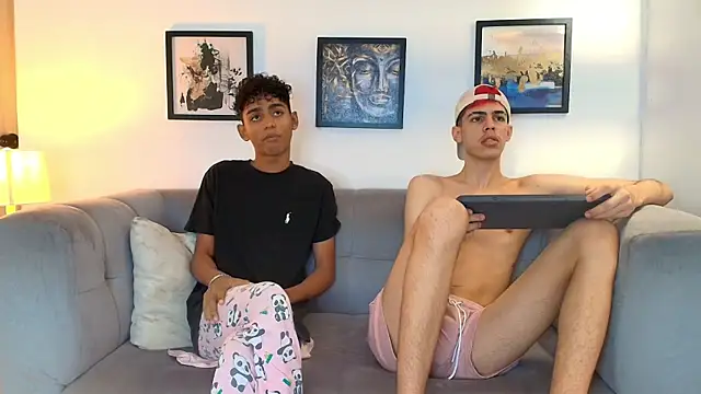 Snapshot of TWINKS_FRIENDS chatting on May 23, 2026, 1:32 pm TWINKS FRIENDS online show from May 23, 2026, 1:32 pm