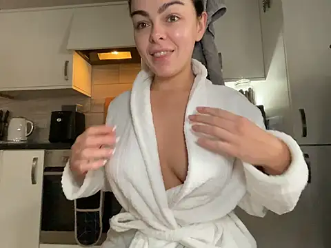 FrancescaXO online show from February 16, 2026, 9:30 am