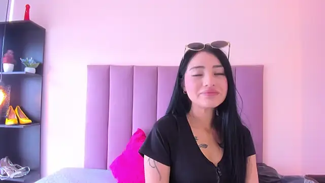 violet myerrs online show from December 2, 2025, 3:14 pm