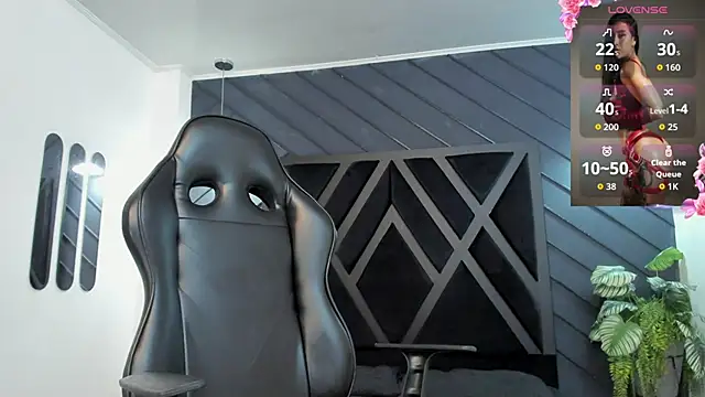 zoe martins  online show from November 29, 2025, 5:35 pm