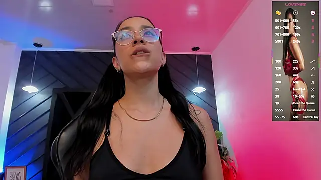 zoe martins  online show from December 19, 2025, 5:48 pm