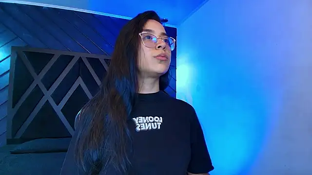 zoe martins  online show from March 10, 2026, 5:17 pm