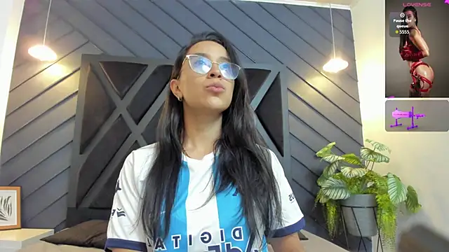 Snapshot of zoe_martins_ chatting on October 19, 2025, 5:37 pm zoe martins online show from October 19, 2025, 5:37 pm