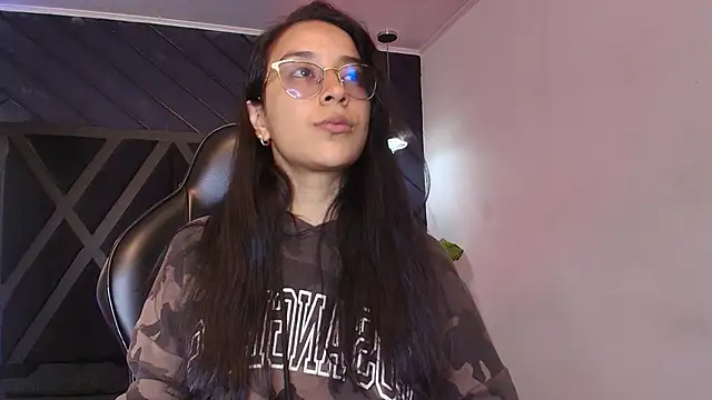 zoe martins  online show from March 25, 2026, 5:23 pm