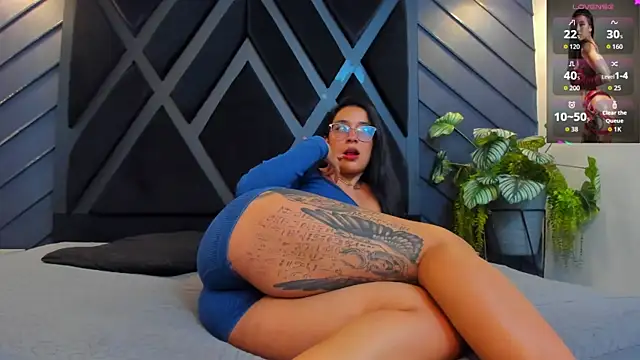 Snapshot of zoe_martins_ chatting on October 2, 2025, 5:27 pm zoe martins online show from October 2, 2025, 5:27 pm