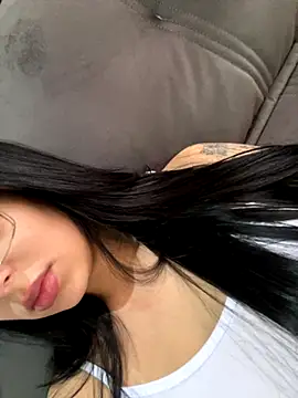 jujuarantes  2025 online show from December 2, 2025, 1:35 pm