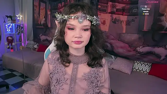 EmilyChaves online show from October 28, 2025, 4:28 pm