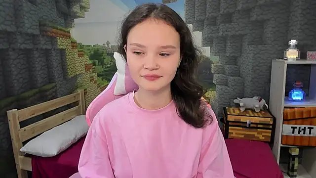 EmilyChaves online show from October 20, 2025, 8:09 pm