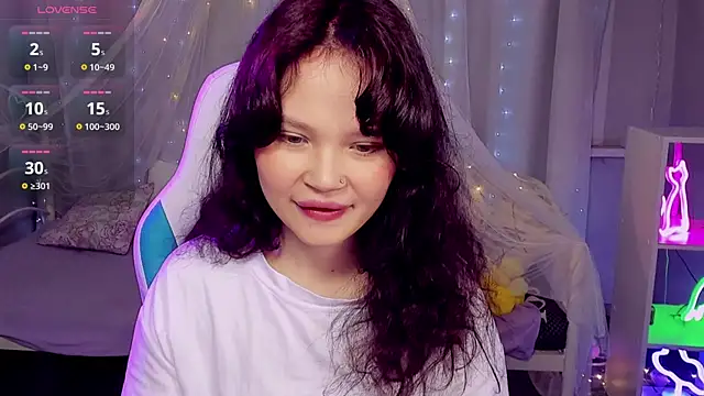 EmilyChaves online show from April 16, 2026, 6:14 am