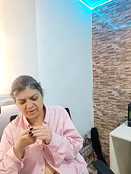 Snapshot of queemking chatting on February 9, 2026, 7:12 pm queemking online show from February 9, 2026, 7:12 pm