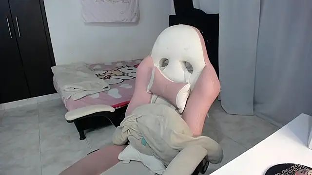 Snapshot of Elizabeth_rose02 chatting on February 7, 2026, 1:02 am Elizabeth rose02 online show from February 7, 2026, 1:02 am