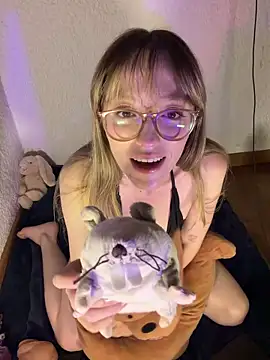 Snapshot of ReenKitty chatting on June 12, 2026, 4:21 am ReenKitty online show from June 12, 2026, 4:21 am