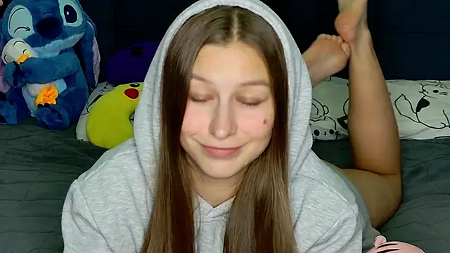 MissEmilyMiller online show from December 1, 2025, 6:09 pm