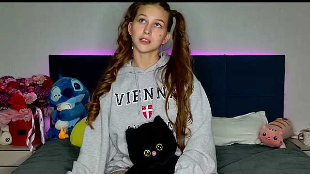 MissEmilyMiller online show from November 6, 2025, 5:39 pm