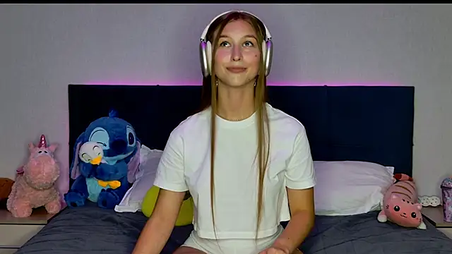 MissEmilyMiller online show from September 29, 2025, 6:24 pm