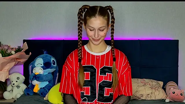 MissEmilyMiller online show from October 21, 2025, 5:12 pm