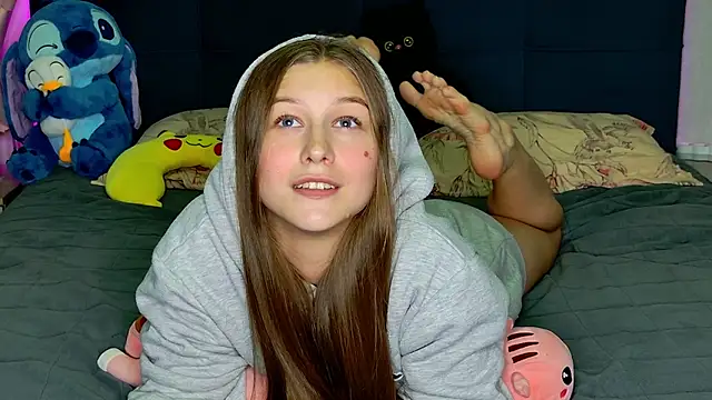 MissEmilyMiller online show from December 4, 2025, 4:50 pm