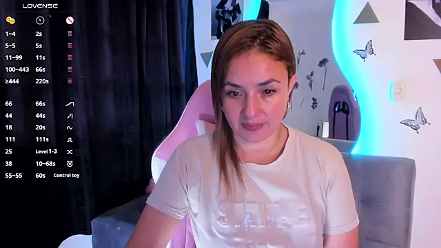 Snapshot of luciamature_ chatting on November 9, 2025, 7:07 pm luciamature online show from November 9, 2025, 7:07 pm