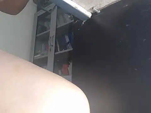 Snapshot of Elisa24 chatting on October 6, 2025, 1:56 pm Elisa24 online show from October 6, 2025, 1:56 pm