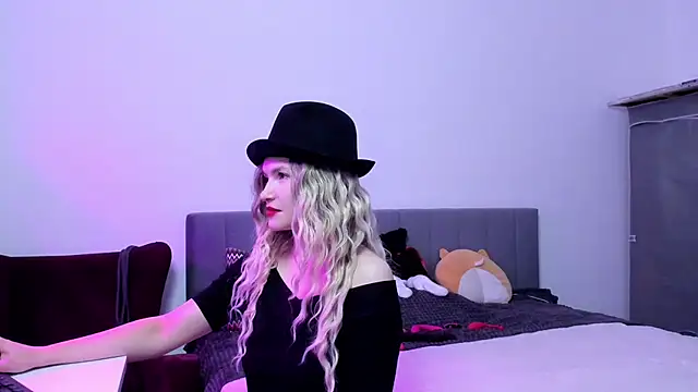 Snapshot of Katherine_Twilight chatting on October 10, 2025, 3:35 pm Katherine Twilight online show from October 10, 2025, 3:35 pm