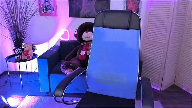 AuroraWrenfield online show from December 3, 2025, 12:33 am