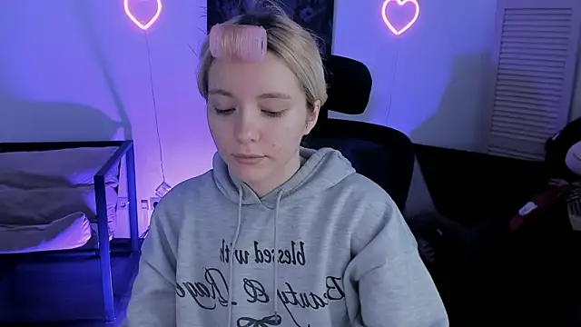 Snapshot of AuroraWrenfield chatting on February 10, 2026, 4:33 am AuroraWrenfield online show from February 10, 2026, 4:33 am