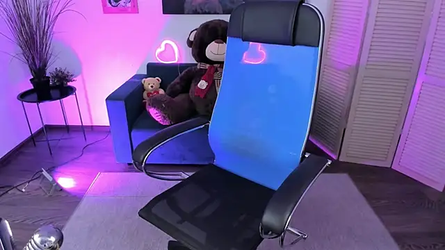 Snapshot of AuroraWrenfield chatting on December 18, 2025, 10:13 pm AuroraWrenfield online show from December 18, 2025, 10:13 pm