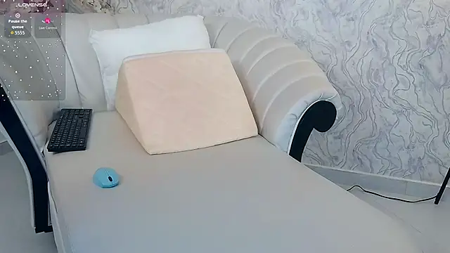 Snapshot of aura_sanders1 chatting on December 21, 2025, 11:56 am aura sanders1 online show from December 21, 2025, 11:56 am