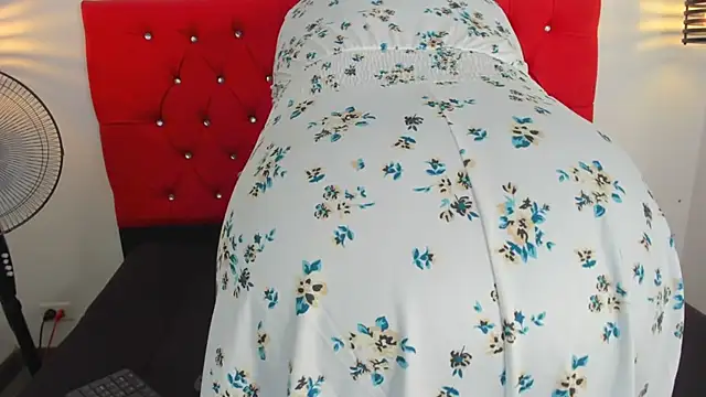 Snapshot of carolinacrus01 chatting on February 10, 2026, 4:06 pm carolinacrus01 online show from February 10, 2026, 4:06 pm