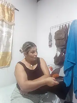 Snapshot of carolinacrus01 chatting on December 19, 2025, 4:16 am carolinacrus01 online show from December 19, 2025, 4:16 am