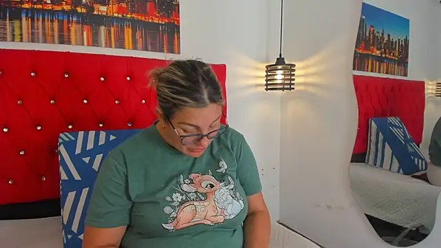 Snapshot of carolinacrus01 chatting on December 15, 2025, 4:35 pm carolinacrus01 online show from December 15, 2025, 4:35 pm