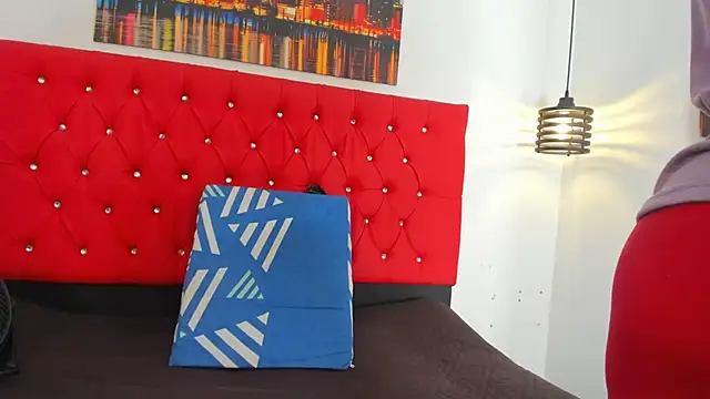 carolinacrus01 online show from November 11, 2025, 2:23 pm