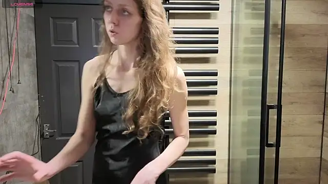 Snapshot of Eveline_Beauty_Kitty chatting on February 27, 2026, 9:47 pm Eveline Beauty Kitty online show from February 27, 2026, 9:47 pm