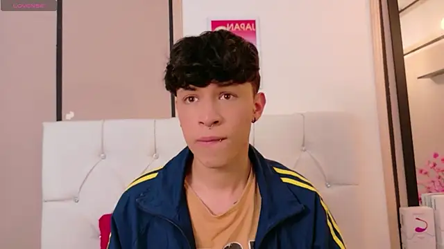 Axel  Evans online show from April 7, 2026, 1:13 pm