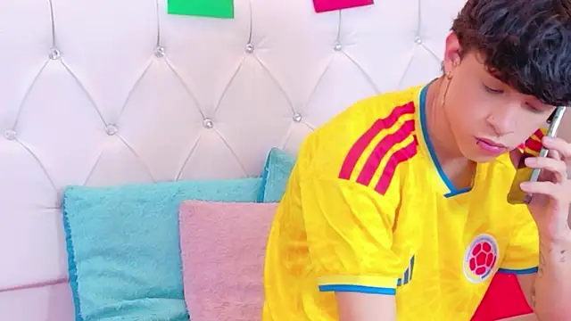 Snapshot of Axel__Evans chatting on June 17, 2026, 1:21 pm Axel Evans online show from June 17, 2026, 1:21 pm