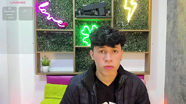 Axel  Evans online show from April 18, 2026, 12:18 pm